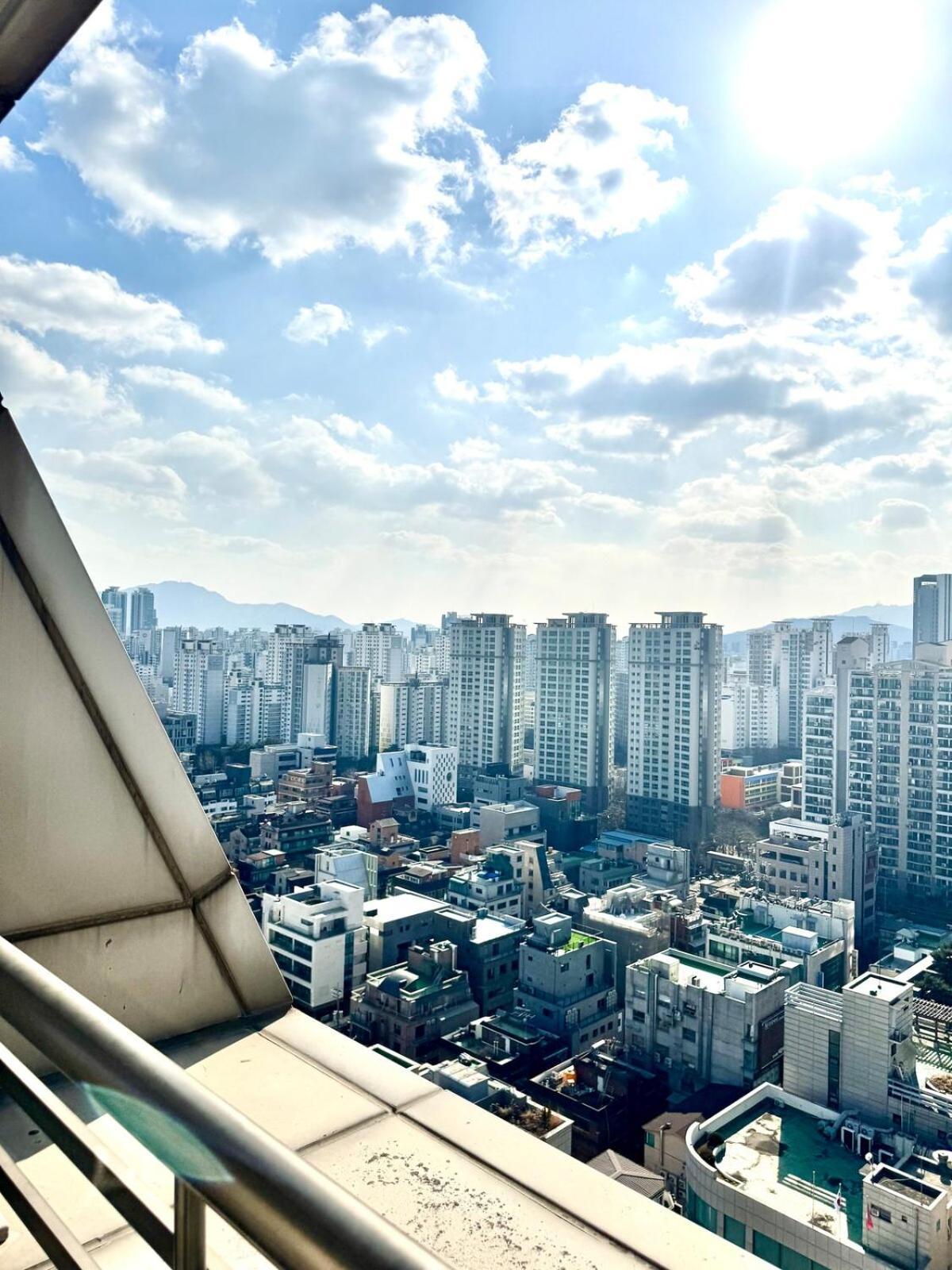 Gangnam View & Balcony Apartment