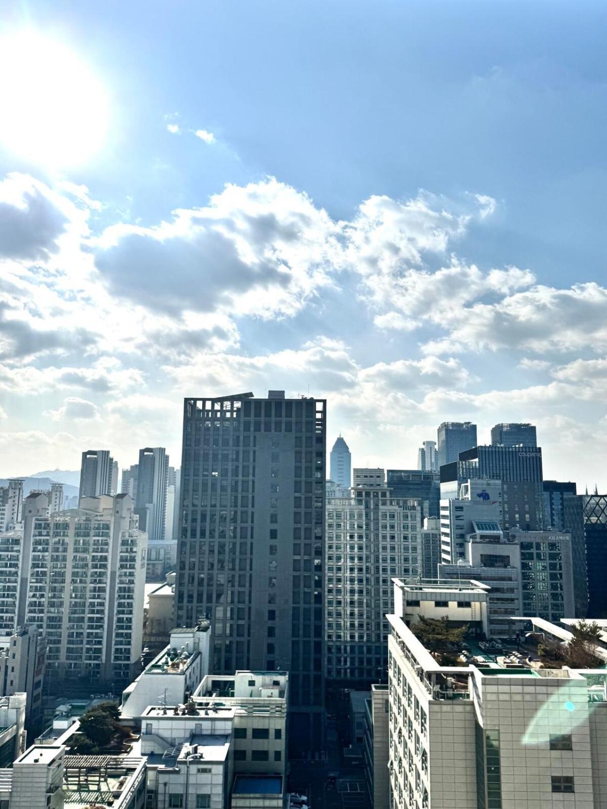 Gangnam View & Balcony Apartment *